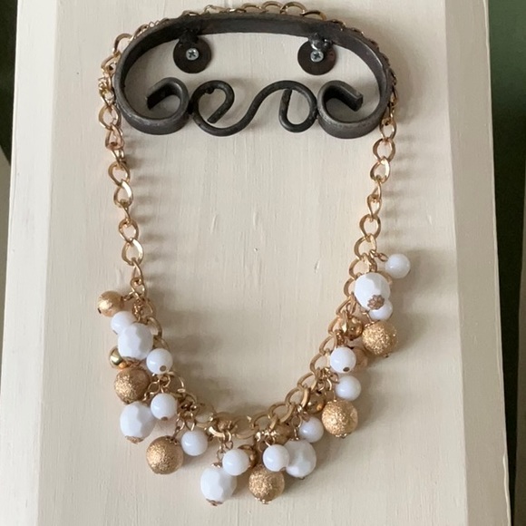 Cha Cha Necklace Textured & Smooth Gold-Tone Beads & Faceted White Beads - Picture 1 of 14